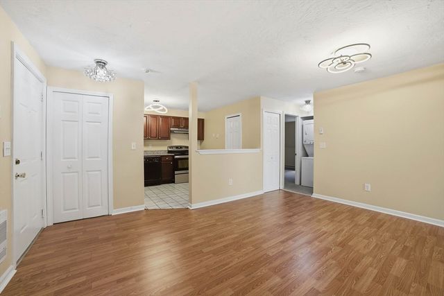 11 Gibbs St B17, Worcester, MA 01607