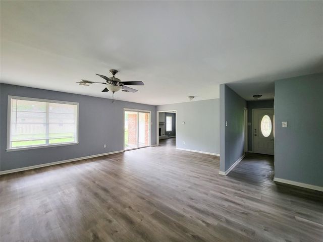 1102 Avenue C, Sweeny, TX 77480