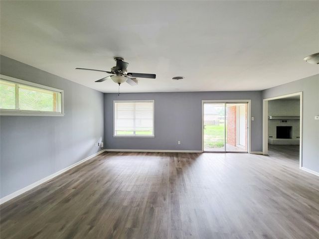 1102 Avenue C, Sweeny, TX 77480