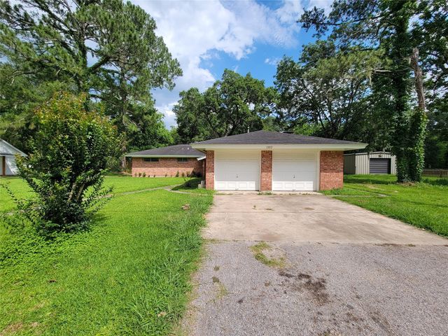 1102 Avenue C, Sweeny, TX 77480