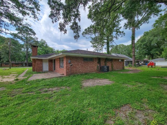 1102 Avenue C, Sweeny, TX 77480