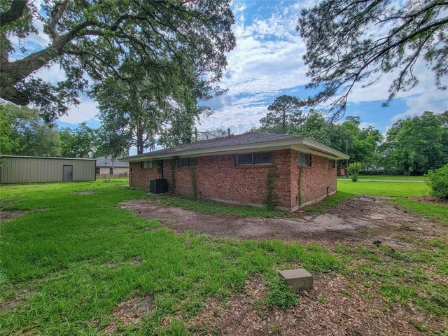 1102 Avenue C, Sweeny, TX 77480