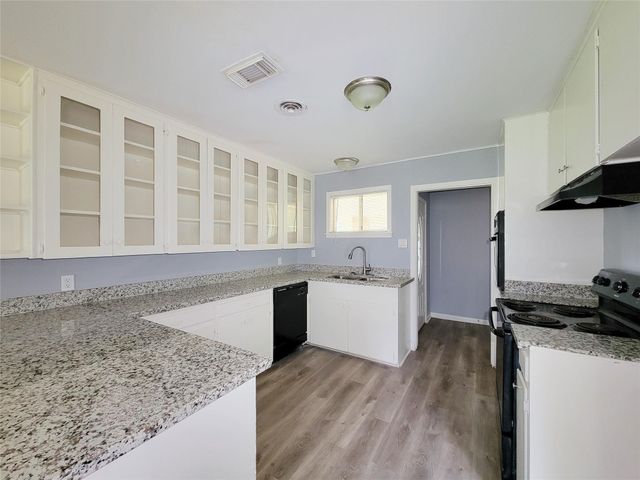 1102 Avenue C, Sweeny, TX 77480