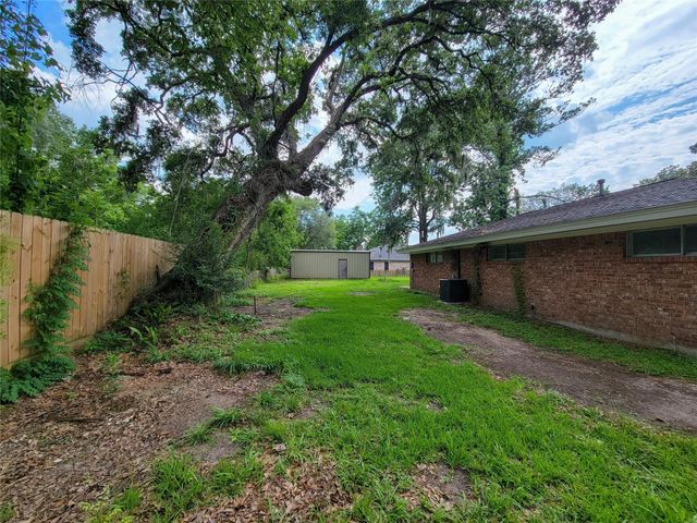 1102 Avenue C, Sweeny, TX 77480