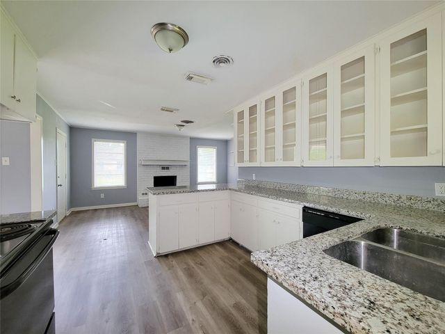 1102 Avenue C, Sweeny, TX 77480
