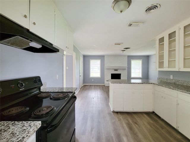 1102 Avenue C, Sweeny, TX 77480