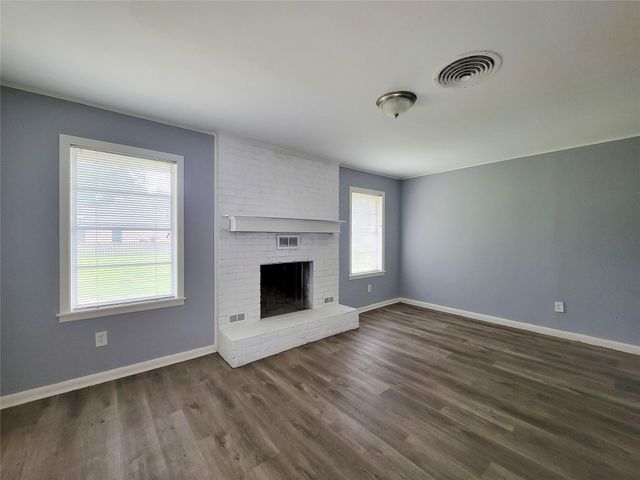 1102 Avenue C, Sweeny, TX 77480