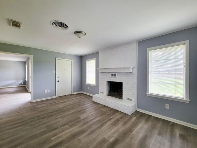 1102 Avenue C, Sweeny, TX 77480