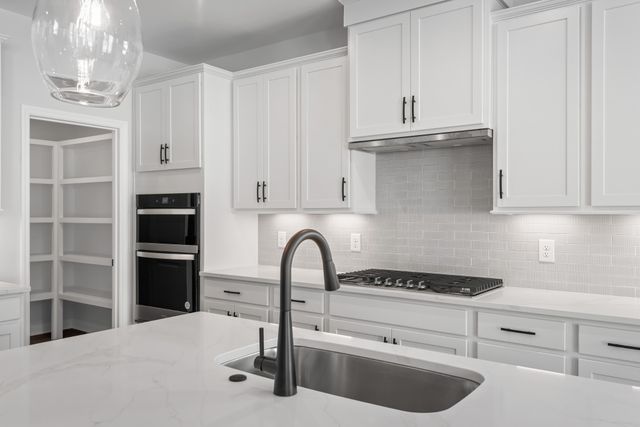 2002 Feather Stone Court, Columbia, TN 38401