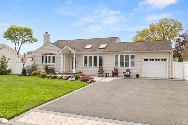 234 E 3rd Street, Deer Park, NY 11729