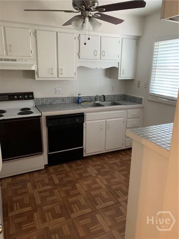 455 Mall Boulevard 36, Savannah, GA 31406