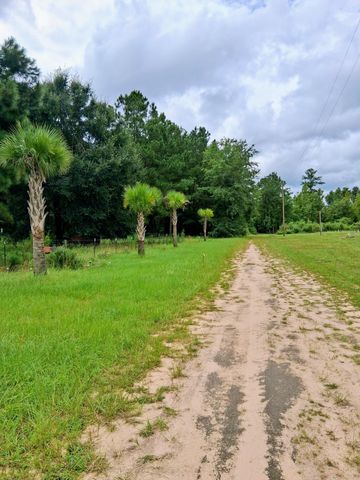 36 Youmans Lane, Smoaks, SC 29481
