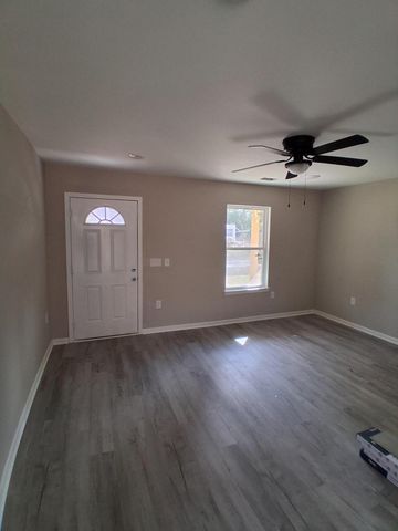36 Youmans Lane, Smoaks, SC 29481