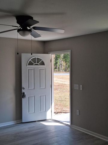 36 Youmans Lane, Smoaks, SC 29481