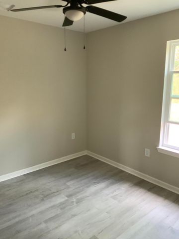 36 Youmans Lane, Smoaks, SC 29481