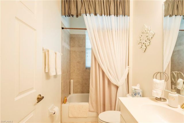 5725 Lago Villaggio WAY, Naples, FL 34104