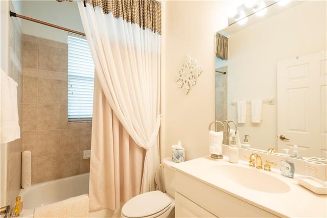 5725 Lago Villaggio WAY, Naples, FL 34104