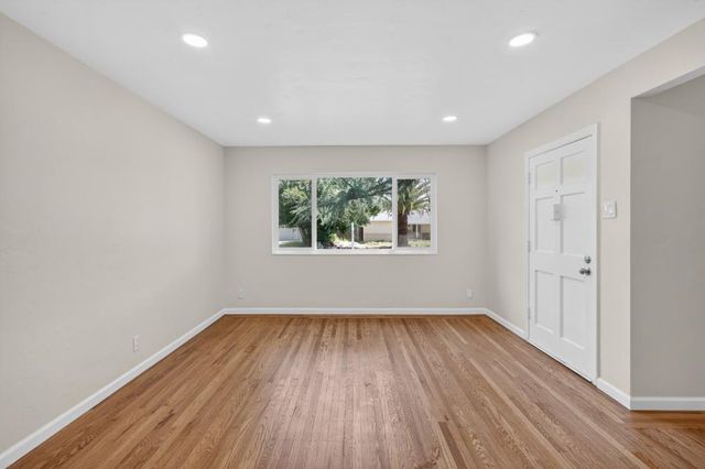 3221 Lerwick Rd, Sacramento, CA 95821
