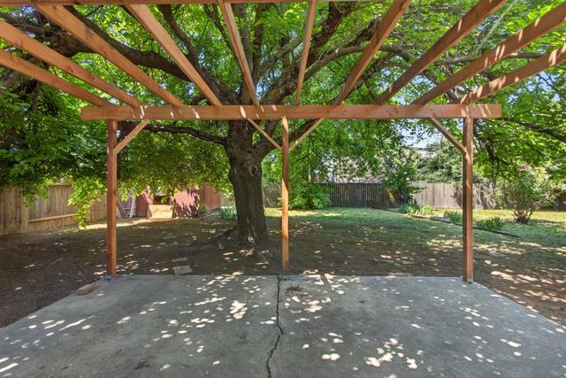 3221 Lerwick Rd, Sacramento, CA 95821