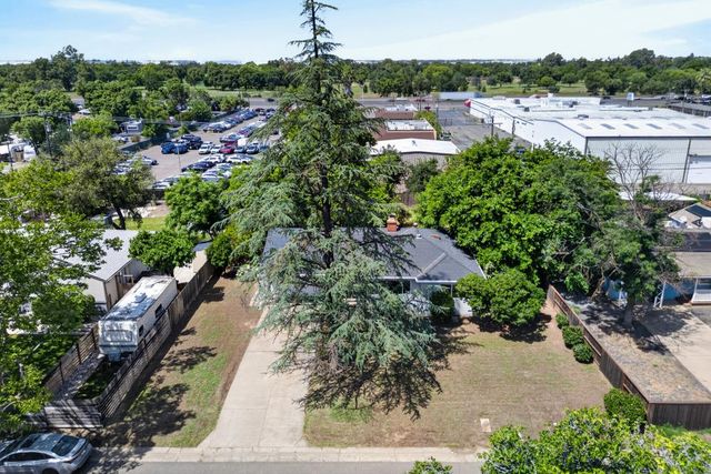 3221 Lerwick Rd, Sacramento, CA 95821