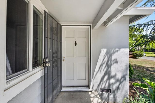 3221 Lerwick Rd, Sacramento, CA 95821
