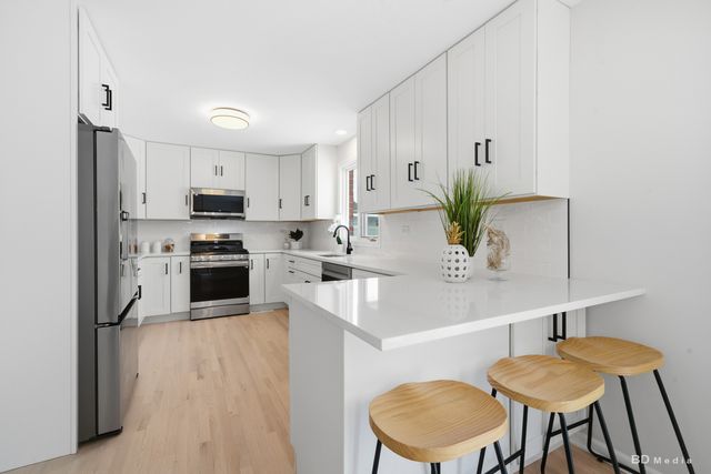 8548 Monaghan Drive, Tinley Park, IL 60487