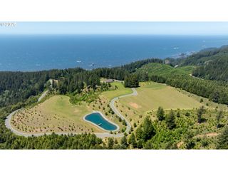 Bridgeview Dr, Brookings, OR 97415