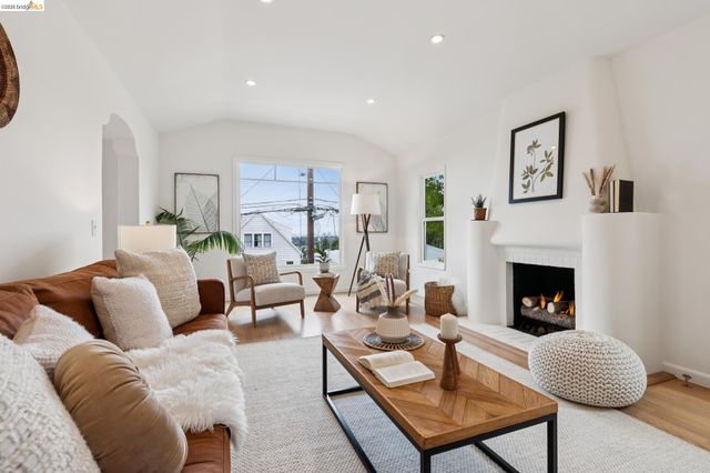 4446 Davenport Ave, Oakland, CA 94619
