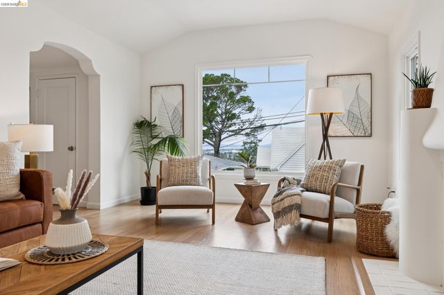 4446 Davenport Ave, Oakland, CA 94619