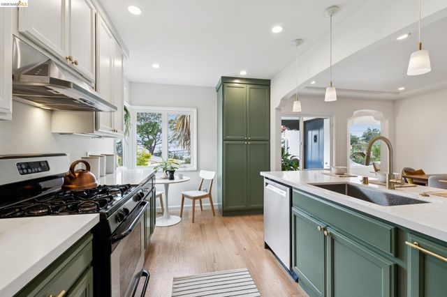 4446 Davenport Ave, Oakland, CA 94619