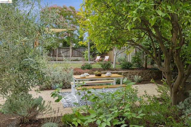 4446 Davenport Ave, Oakland, CA 94619