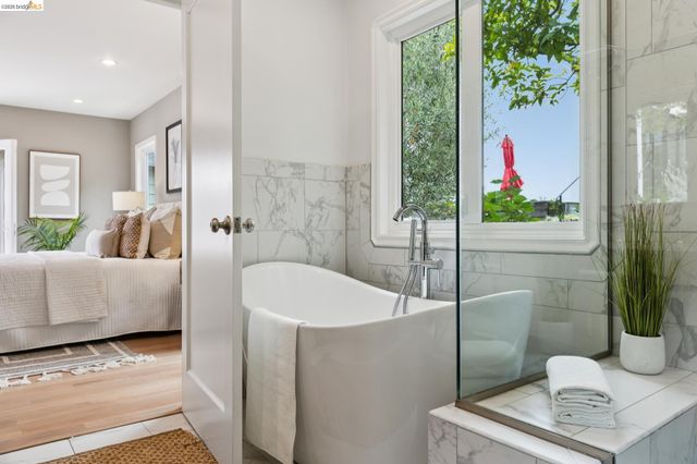 4446 Davenport Ave, Oakland, CA 94619