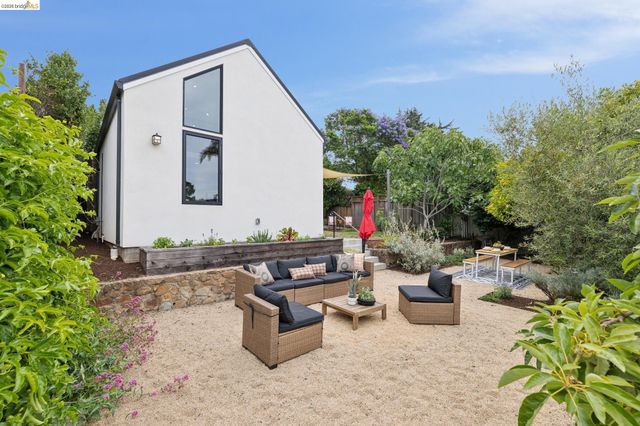 4446 Davenport Ave, Oakland, CA 94619