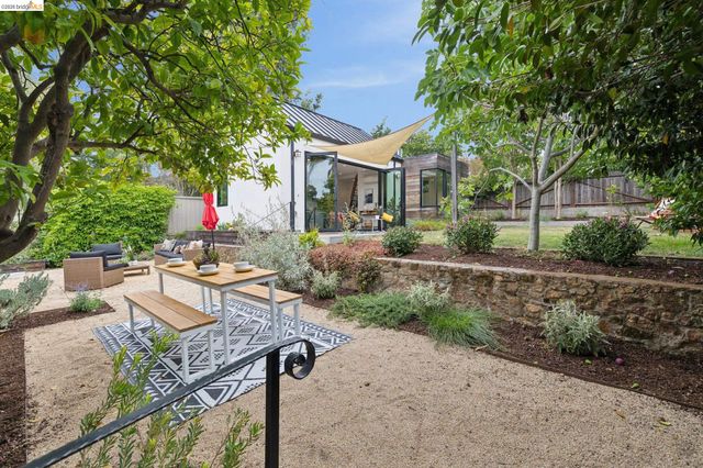 4446 Davenport Ave, Oakland, CA 94619