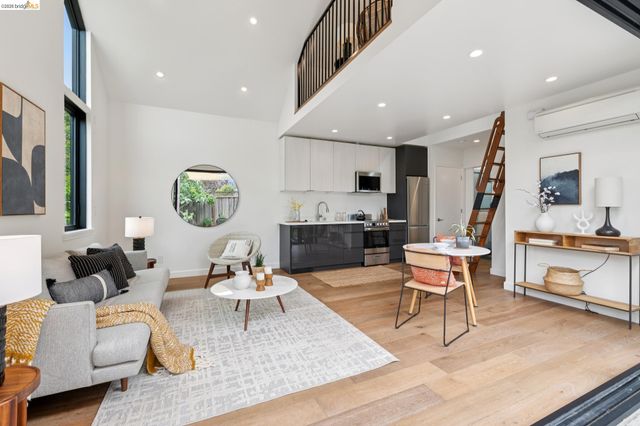 4446 Davenport Ave, Oakland, CA 94619