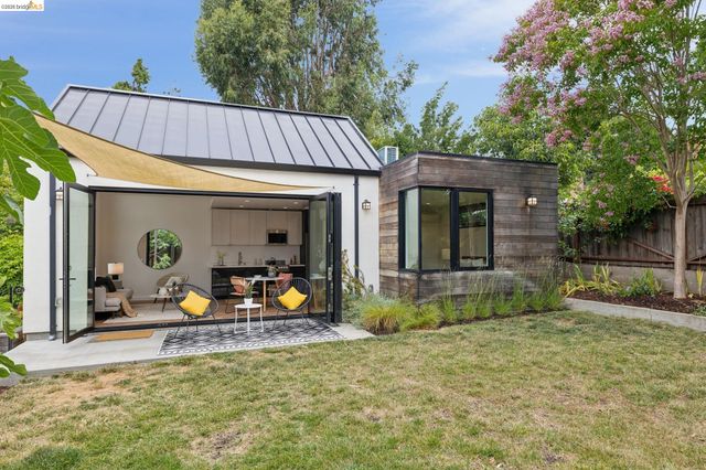 4446 Davenport Ave, Oakland, CA 94619