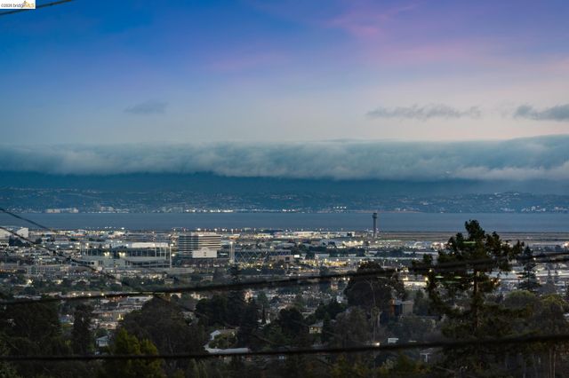 4446 Davenport Ave, Oakland, CA 94619