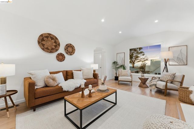 4446 Davenport Ave, Oakland, CA 94619