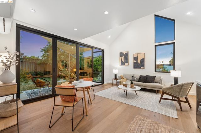 4446 Davenport Ave, Oakland, CA 94619