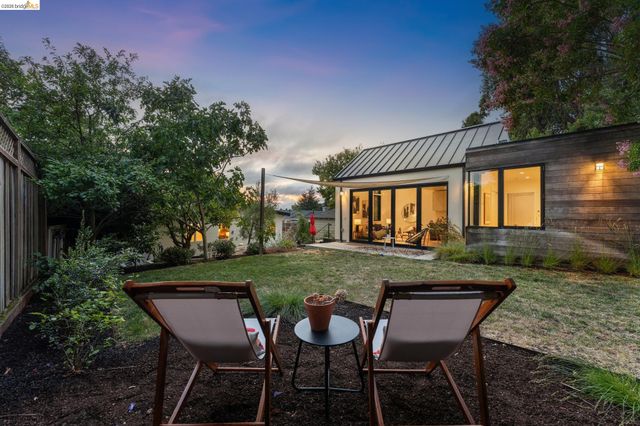 4446 Davenport Ave, Oakland, CA 94619
