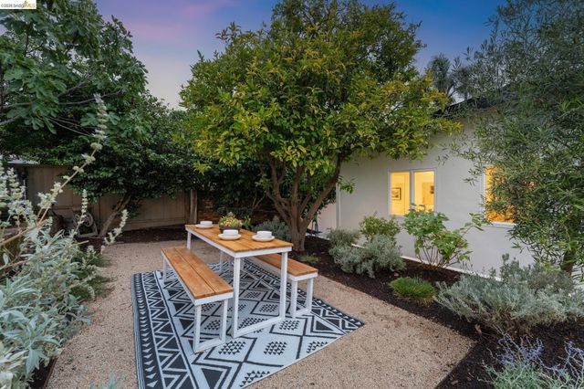 4446 Davenport Ave, Oakland, CA 94619