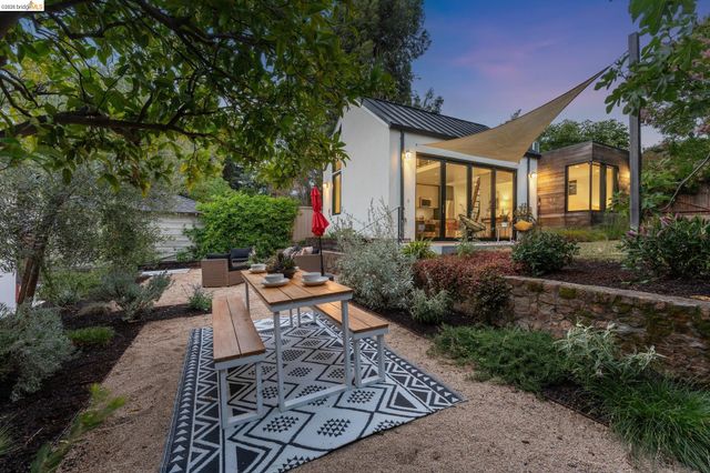 4446 Davenport Ave, Oakland, CA 94619