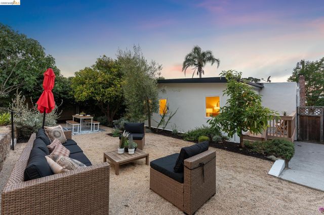 4446 Davenport Ave, Oakland, CA 94619