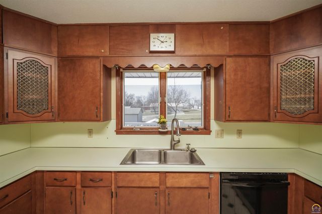 1589 2nd Ave W, Horton, KS 66439