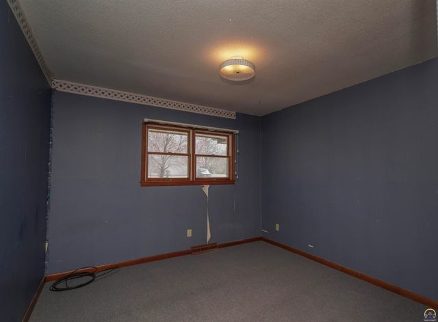 1589 2nd Ave W, Horton, KS 66439