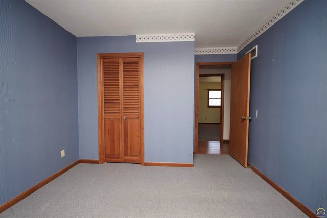 1589 2nd Ave W, Horton, KS 66439