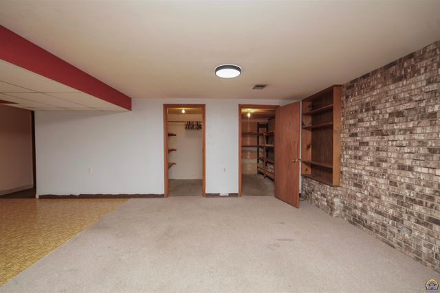 1589 2nd Ave W, Horton, KS 66439