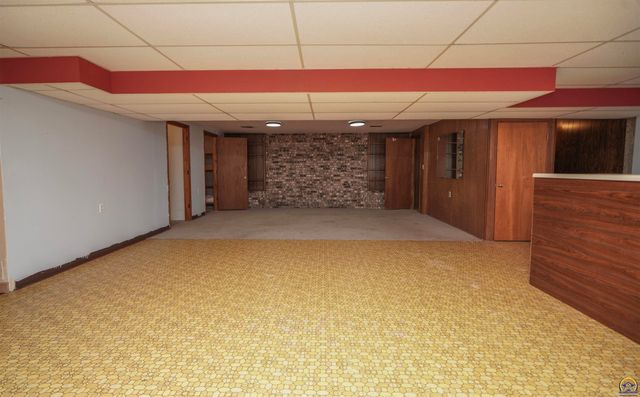 1589 2nd Ave W, Horton, KS 66439