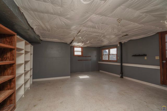 1589 2nd Ave W, Horton, KS 66439