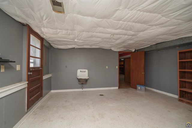 1589 2nd Ave W, Horton, KS 66439